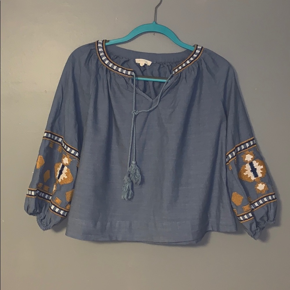 Blue quarter sleeved top with neutral detailing